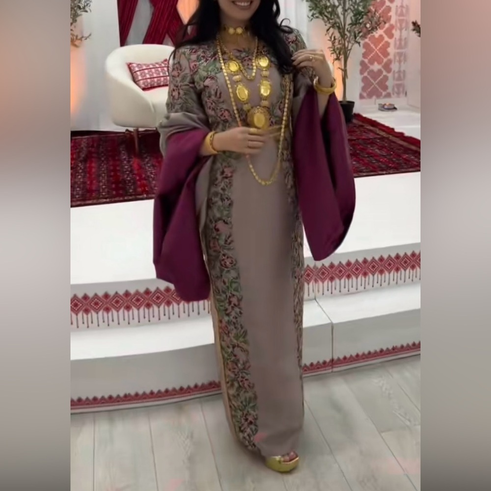 Custom Palestinian Embroidered Satin Thobe with Sleeves - Picture 3 of 7